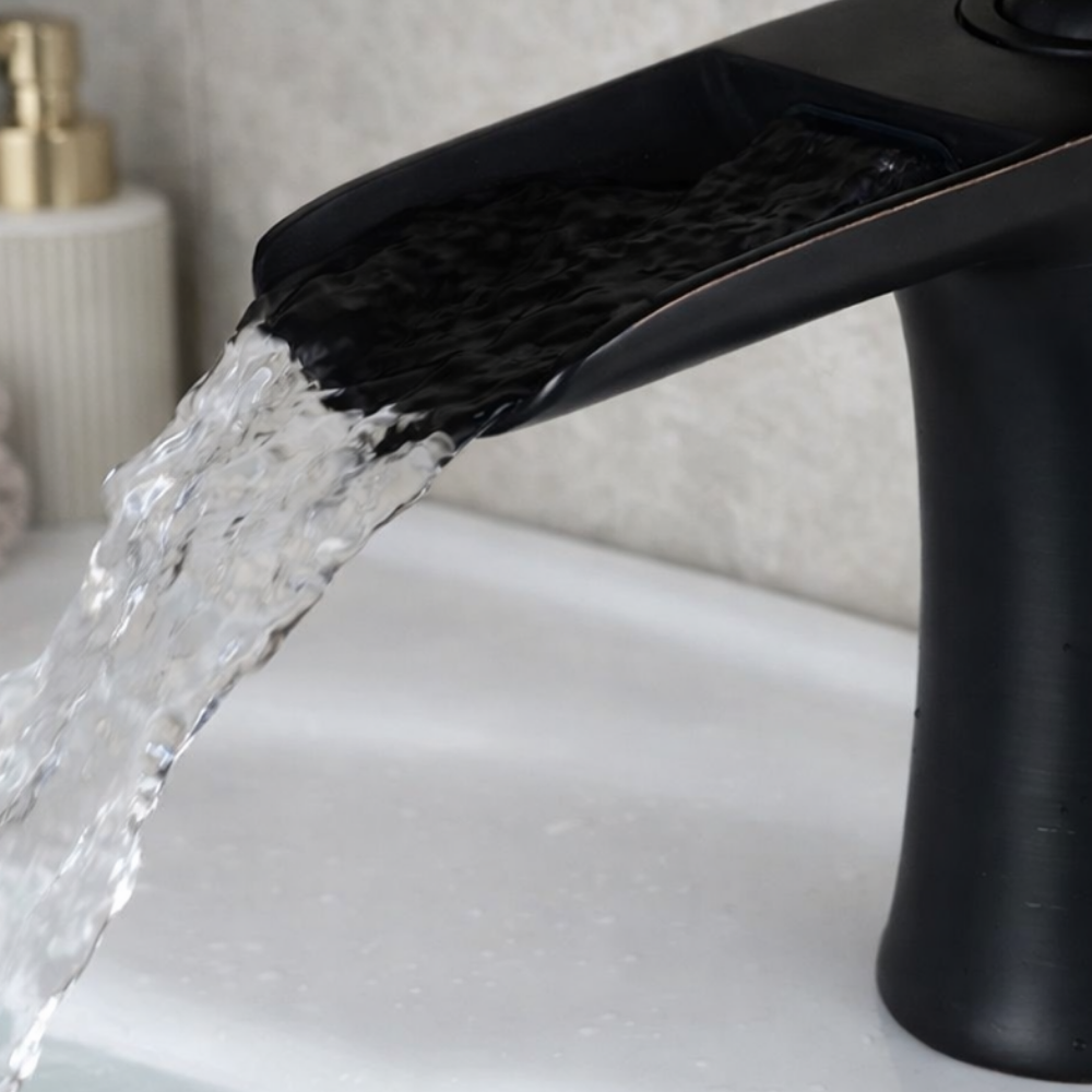 Purea Cascade Tall – Mitigeur lavabo cascade noir pour vasque